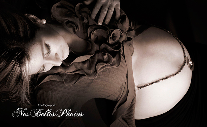 Photo de grossesse et naissance aux Mureaux en Yvelines, pack photo grossesse et naissance en studio Les Mureaux Yvelines