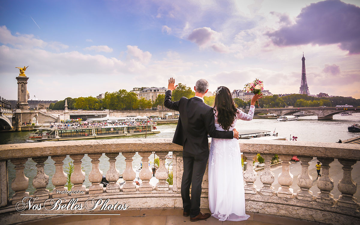 ) Shooting photo couple Paris Pont Alexandre III, photographe couple Paris, Rosny-sur-Seine, Jouars-Pontchartrain, Étang-la-Ville, Le Port-Marly, La Celle-Saint-Cloud, Vélizy-Villacoublay, Les Alluets-le-Roi, Vernouillet, Le Vésinet, Les Essarts-le-Roi