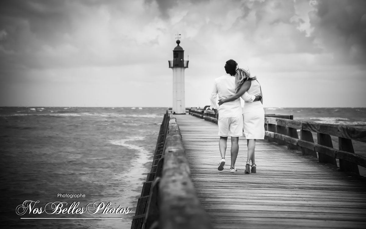 Photographe couple Seine-Maritime, séance photo couple extérieur, Le Havre, Rouen, Dieppe, Fécamp, Le Grand-Quevilly, Le Petit-Quevilly, Mont-Saint-Aignan, Harfleur, Bois-Guillaume, Yvetot