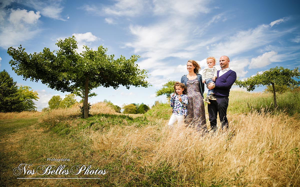 Photographe famille Yvelines, shooting photo famille extérieur, Saint-Arnoult-en-Yvelines, Magnanville, Chevreuse, Chambourcy, Saint-Nom-la-Bretèche, Orgeval, Villennes-sur-Seine, Rosny-sur-Seine, Jouars-Pontchartrain, Étang-la-Ville