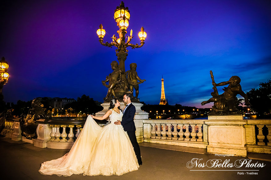 Photographe de mariage à Paris, shooting photo couple Paris by night