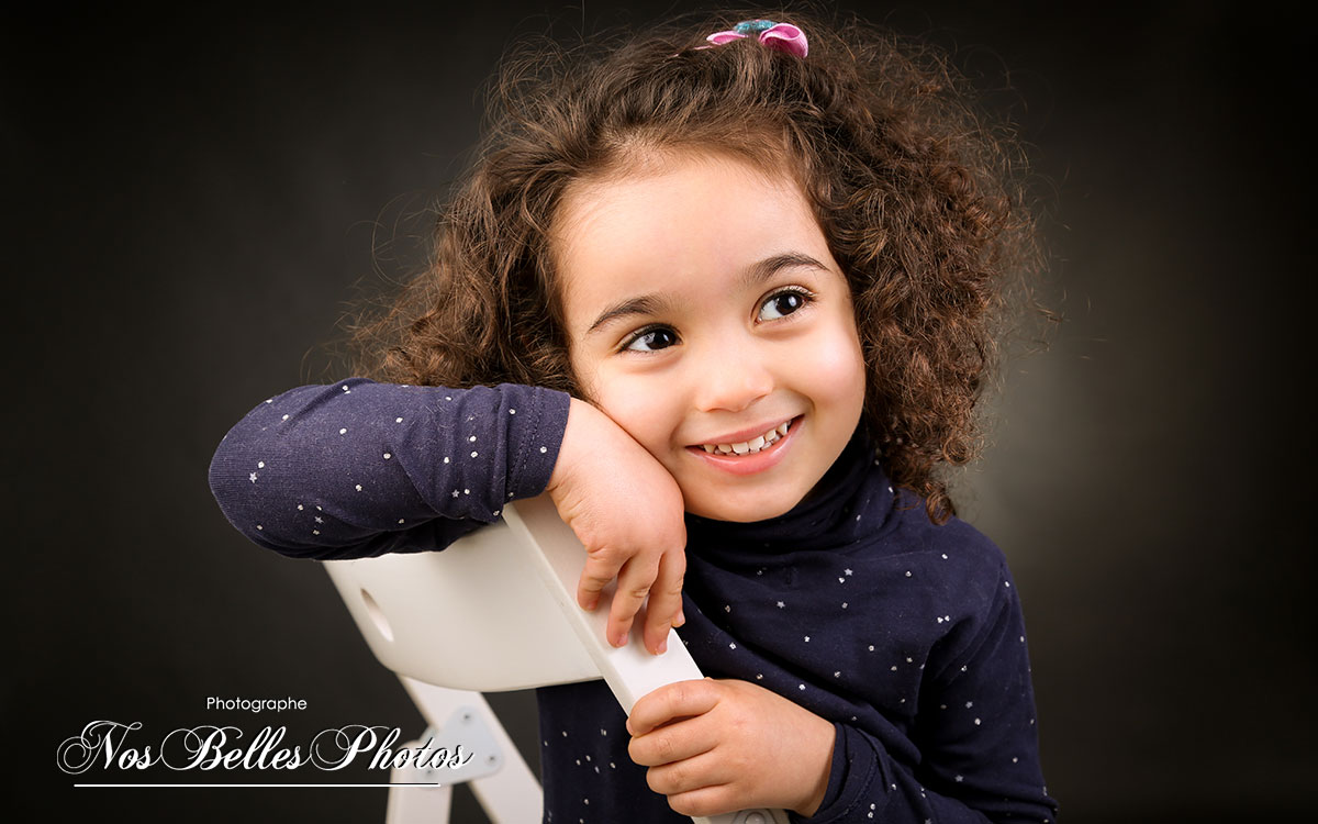 Photographe famille aux Mureaux, photo studio famille aux Mureaux Yvelines
