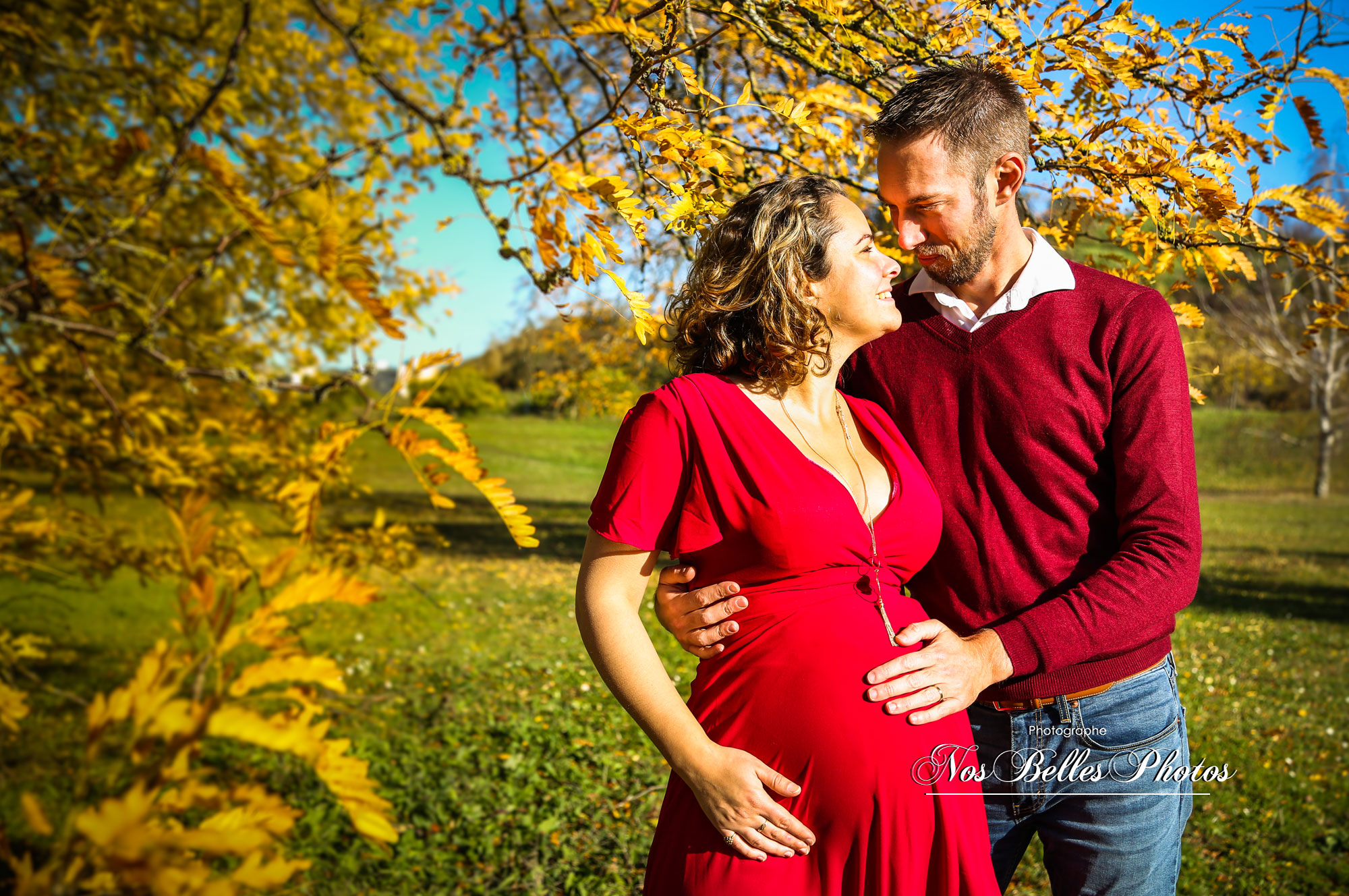 Photographe femme enceinte en Yvelines, séance photo grossesse, shooting femme enceinte en extérieur dans les Yvelines