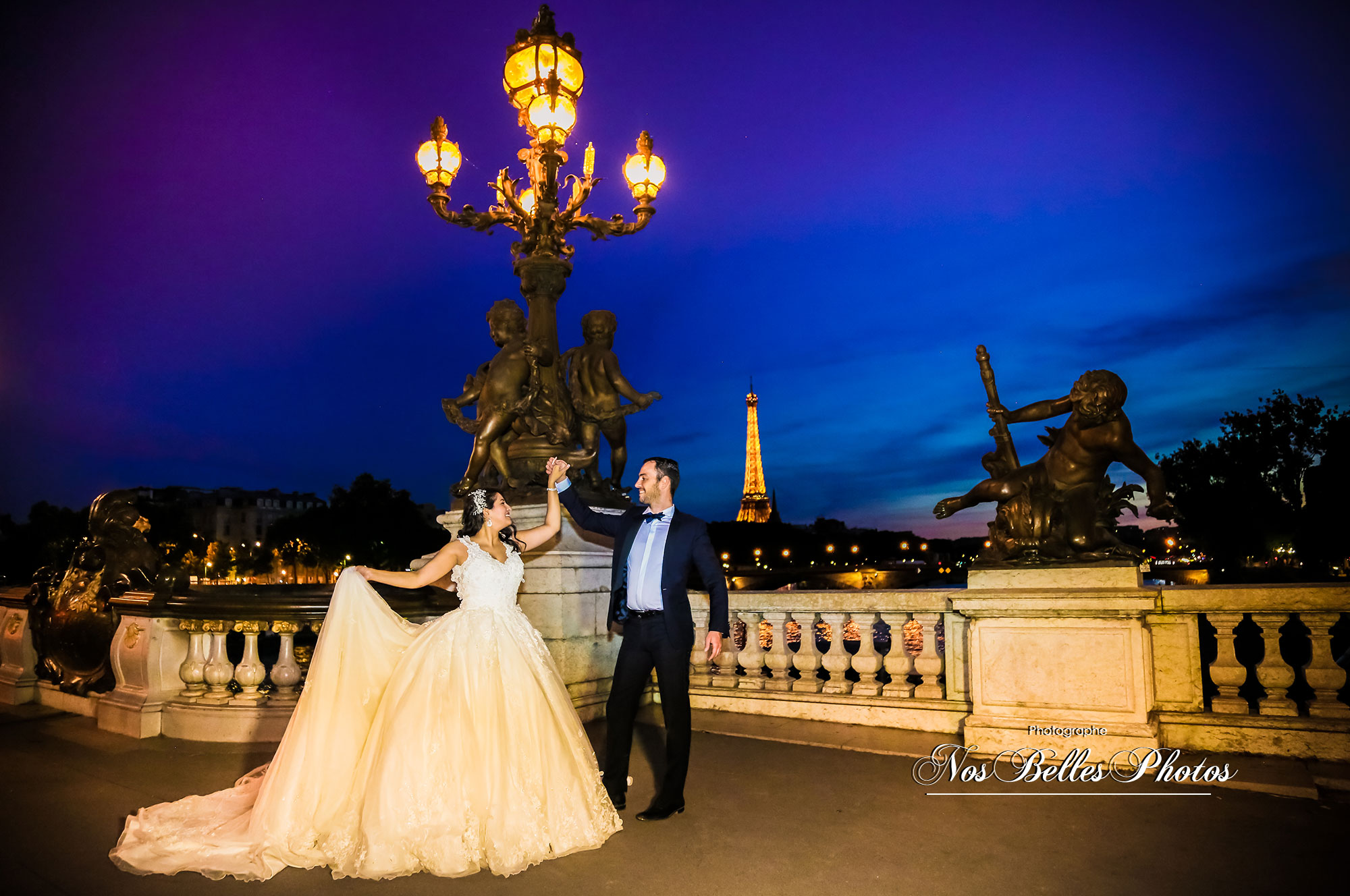 Photographe mariage couple Paris by Night