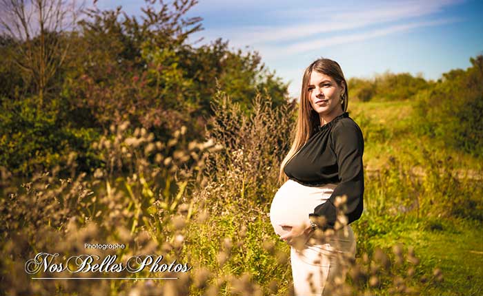 Séance photo grossesse, femme enceinte, maternité, future maman en extérieur dans les Yvelines