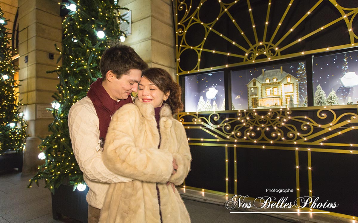 Photographe shooting couple Paris by night