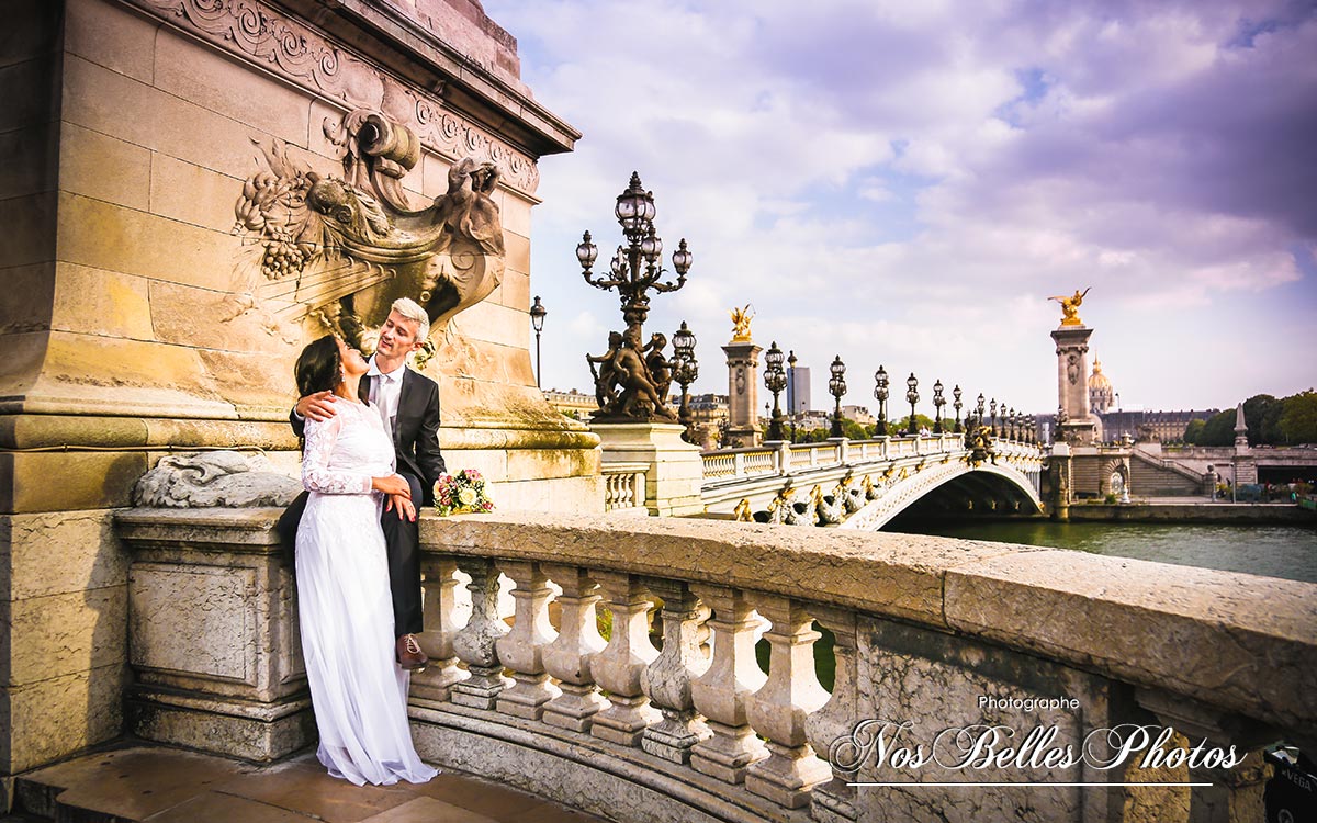 Photographe shooting couple Paris, photo de couple mariage en extérieur à Paris