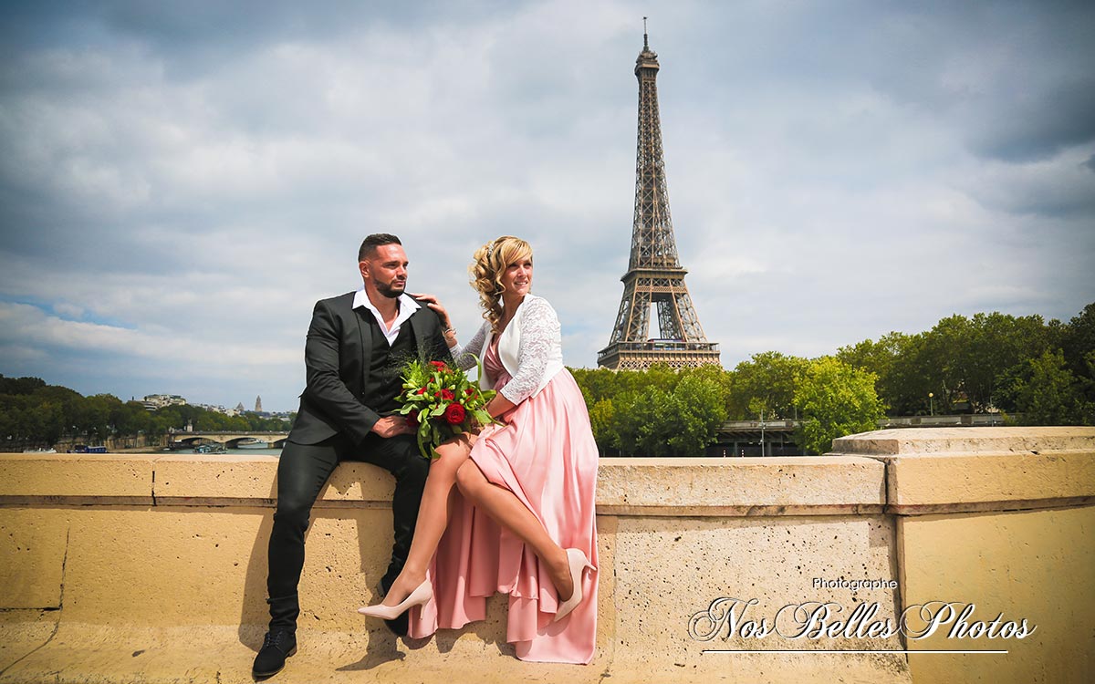 Eiffel tower pre wedding photographer Paris