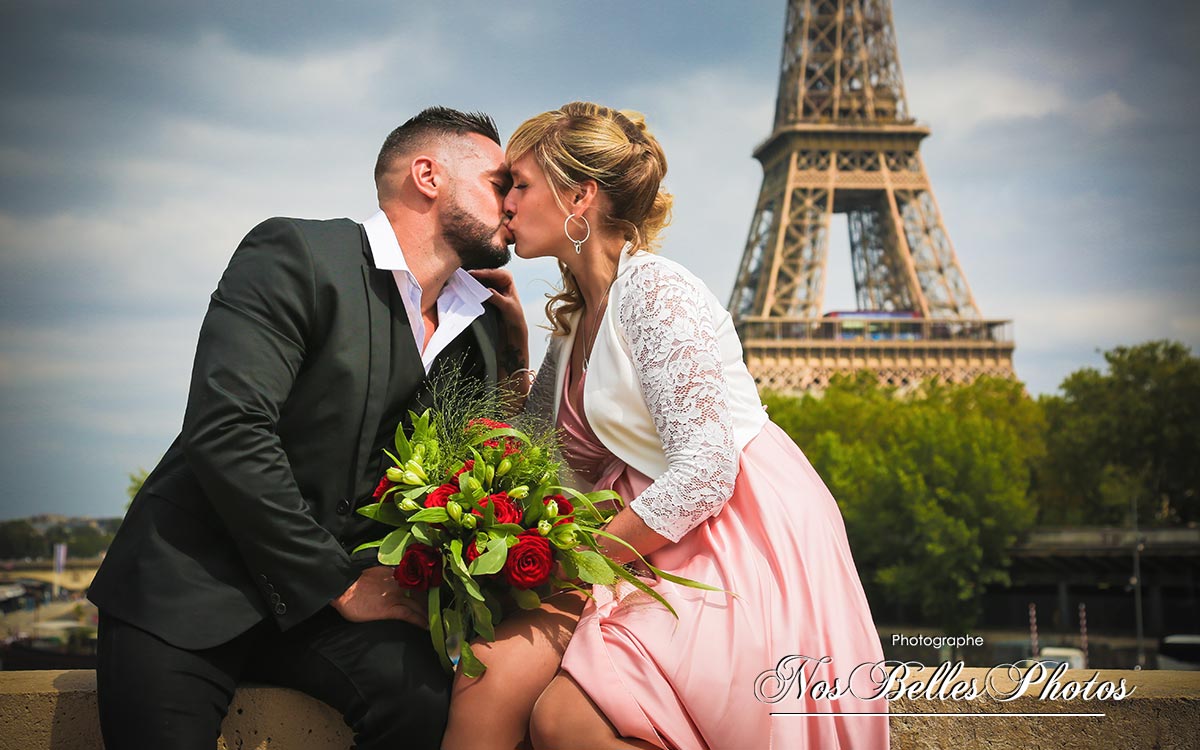Photoshoot couple pre-wedding in Paris, photographer Paris