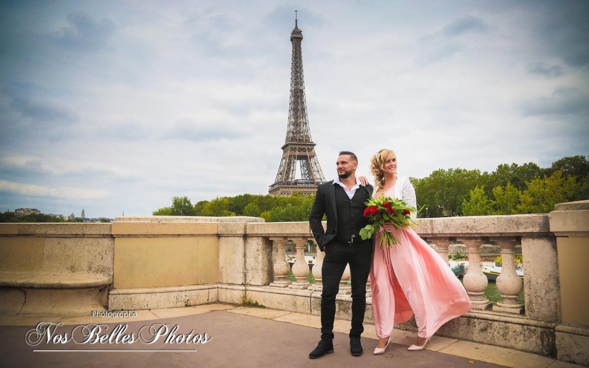 Eiffel tower pre-wedding photographer Paris