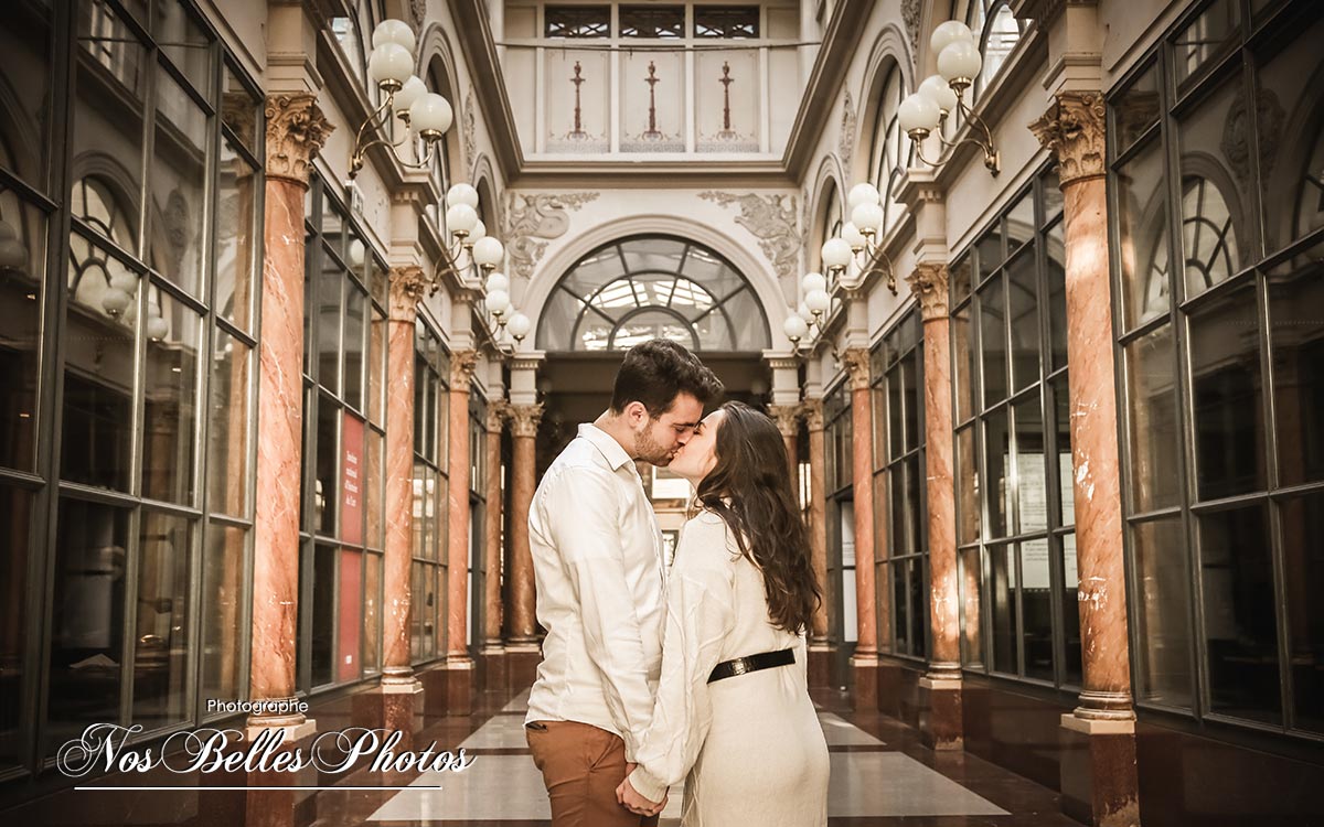 Photographe shooting couple à Paris
