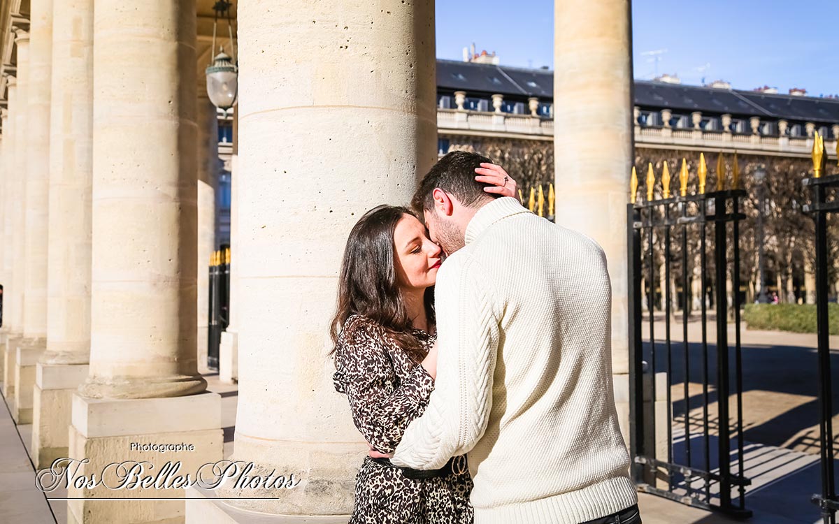 Photographe couple Paris, shooting photo romantique Paris