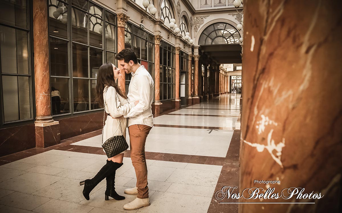 Séance photo engagement Paris, photographe couple Paris