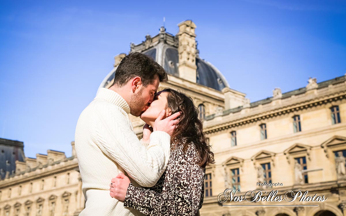 Shooting photo en amoureux à Paris, photographe couple Paris