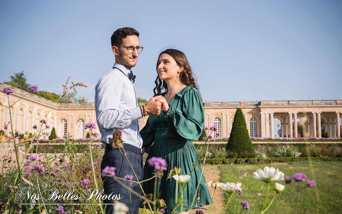 Photos couple à Versailles, shooting photo couple en extérieur à Versailles