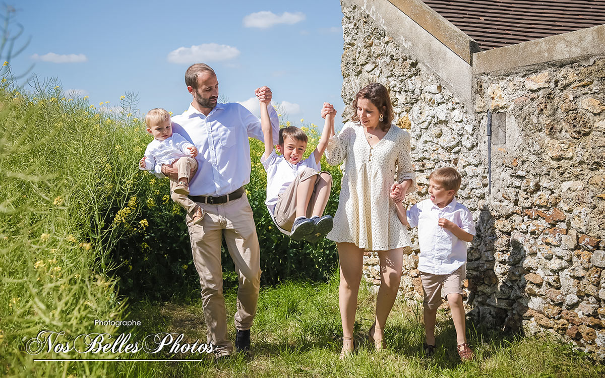 Photographe famille Yvelines, shooting photo de famille en extérieur, à Chambourcy, Poissy, Villennes-sur-Seine, Morainvilliers, Ecquevilly, Chapet, Bouafle, Les Alluets-le-Roi, Crespières, Feucherolles