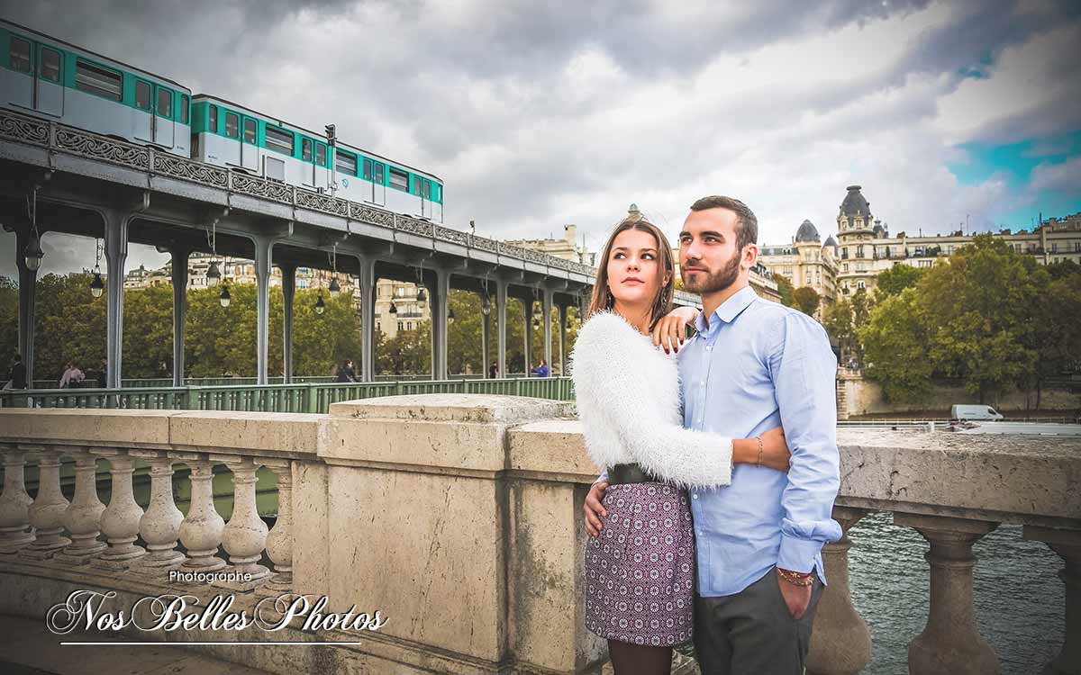 Séance couple lifestyle Paris, photographe lifestyle shooting couple Paris