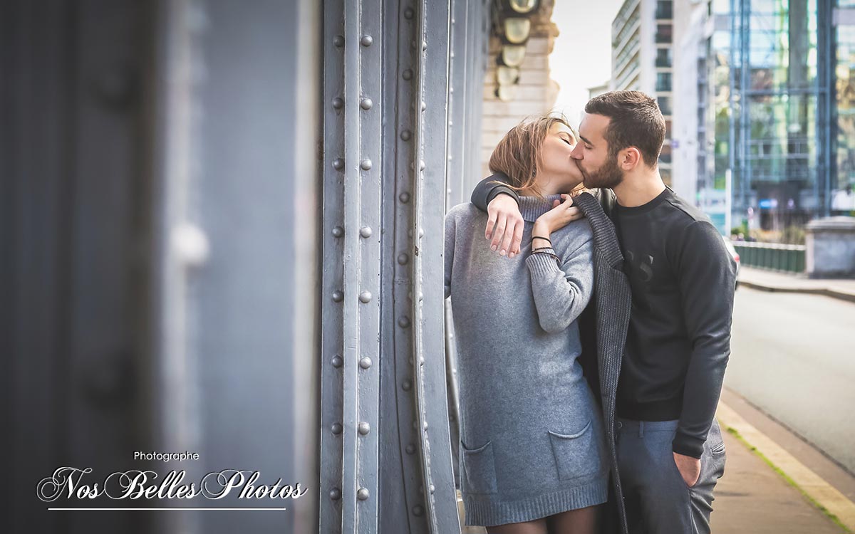 Shooting couple demande en mariage Paris, photographe Paris couple lifestyle