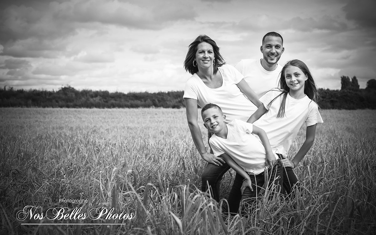 Séance photo famille extérieur Feucherolles, photographe de famille shooting extérieur à Feucherolles