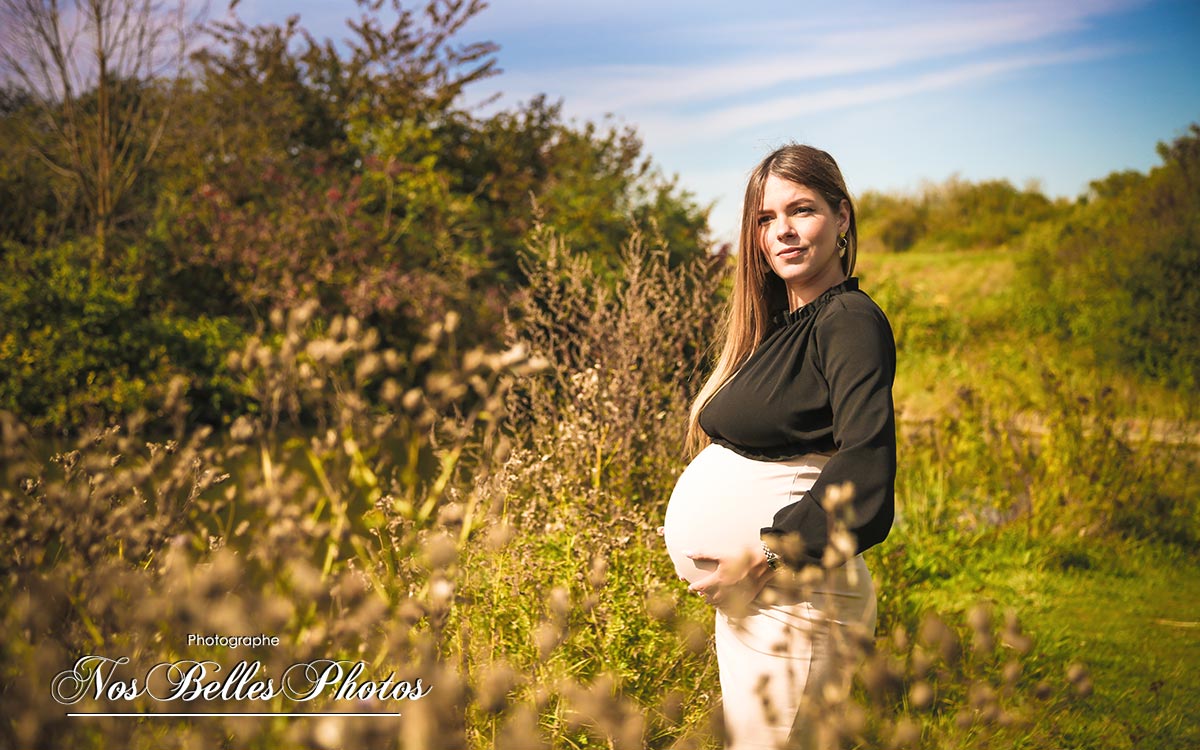 Photographe grossesse Epône shooting extérieur, séance photo de grossesse, femme enceinte en extérieur à Epône